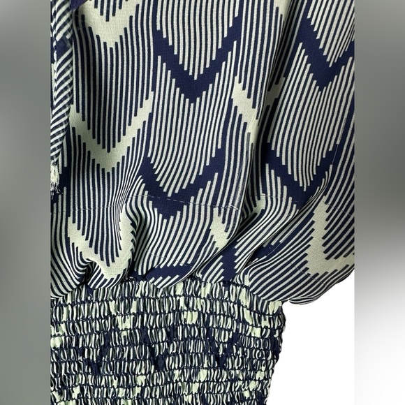 Papaya Women’s Smocked Crop Top Medium Blue Green Chevron Print Sleeveless - Picture 5 of 7